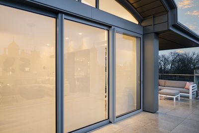 Tende a rullo, SG 4970, Multiscreen 1-10%, The Crescent, Edinburgh, Scotland, UK