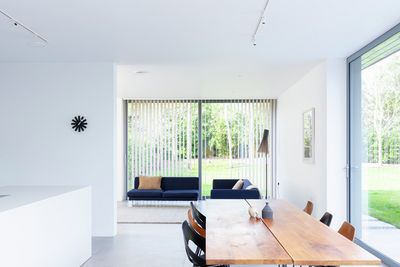 Tende a strisce verticali, SG 2910, Multi Visio, Gerrards Cross, London, United Kingdom