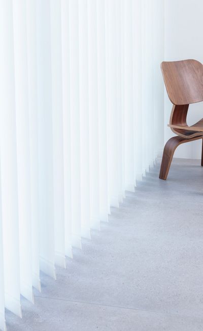 Tende a strisce verticali, SG 2910, Palisade Revive, Gerrards Cross, London, United Kingdom